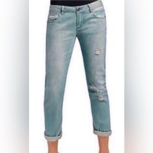 Cabi Women’s Boyfriend Jeans Brett #748 Light Wash Distressed Size 2